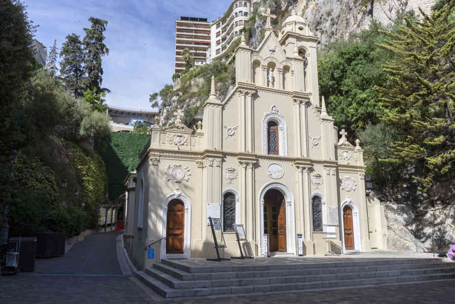 Principado de Mónaco 40 - Montecarlo - iglesia de Santa Devota.jpg